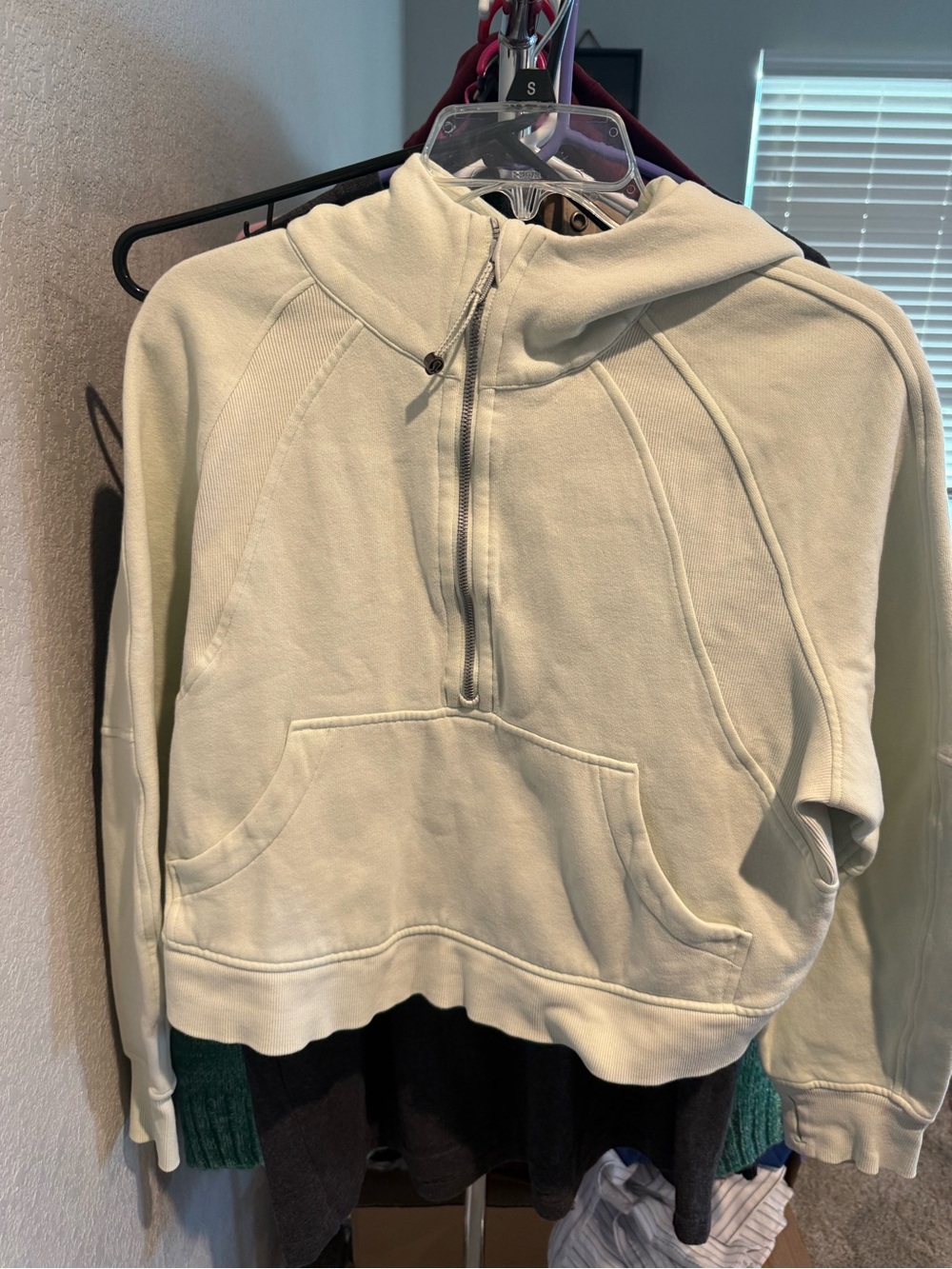 Lululemon light green size M/L Women's Half-Zip Hoodie Sweatshirt